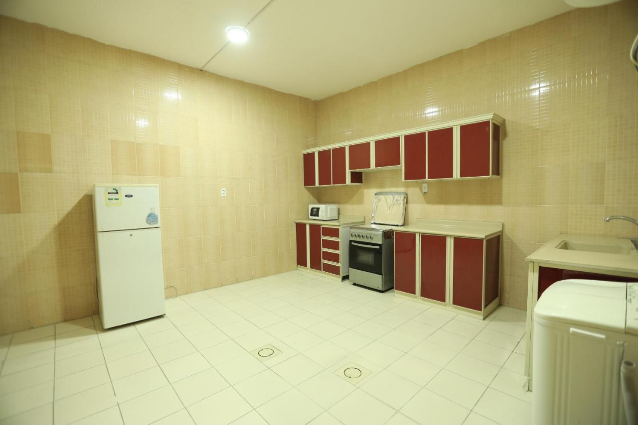 Al Eairy Apartments -Aldamam 7 Даммам Екстер'єр фото